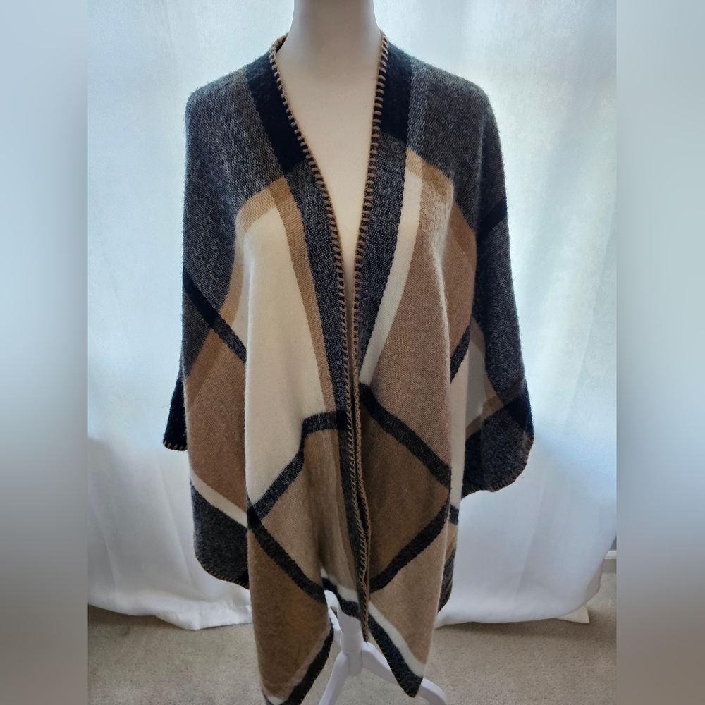 Apt. 9 Gray and Cream Shrug Sweater